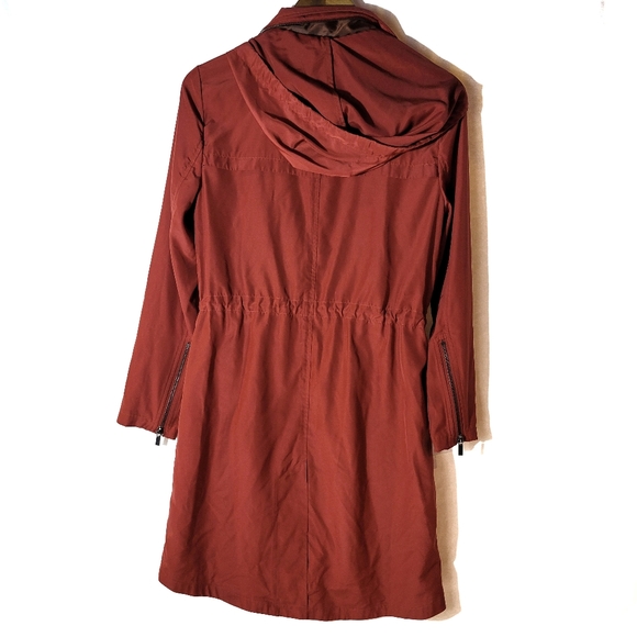 Badgley Mischka Dakota Water Repellent Anorak in Rust Red - Picture 3 of 8